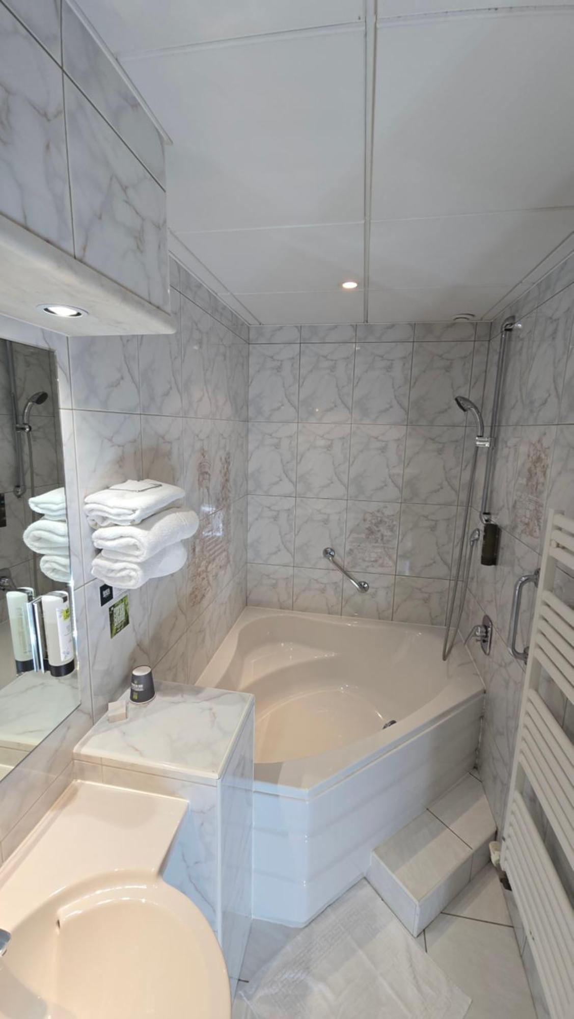 Logis Hotel & Restaurant Arcombelle ม็องตินี-เลอ-รัว ภายนอก รูปภาพ