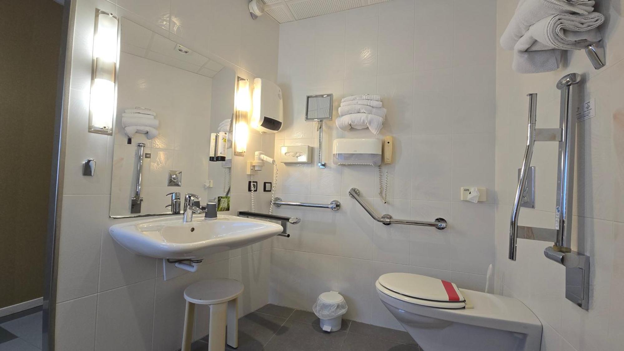 Logis Hotel & Restaurant Arcombelle ม็องตินี-เลอ-รัว ภายนอก รูปภาพ