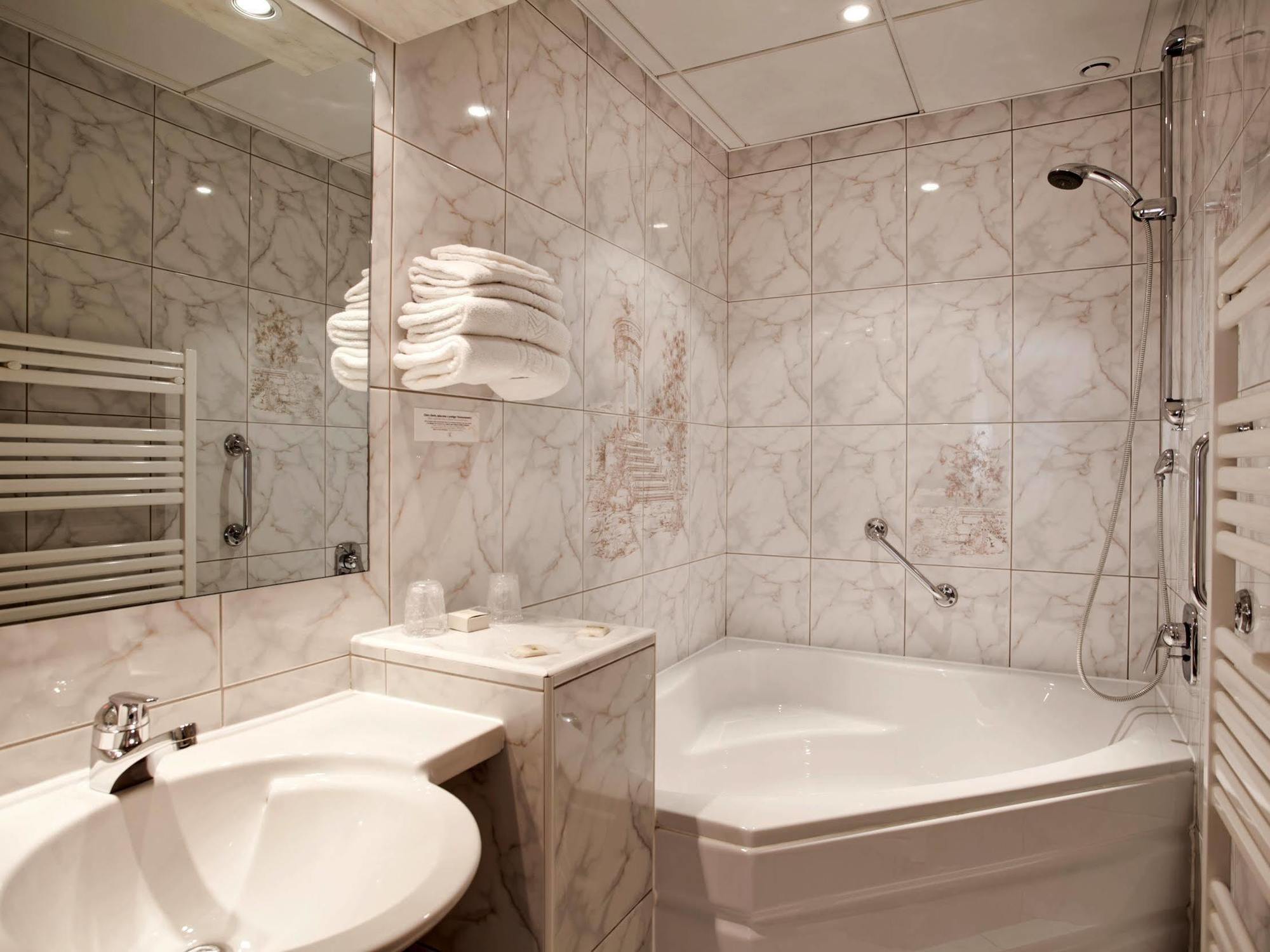 Logis Hotel & Restaurant Arcombelle ม็องตินี-เลอ-รัว ภายนอก รูปภาพ
