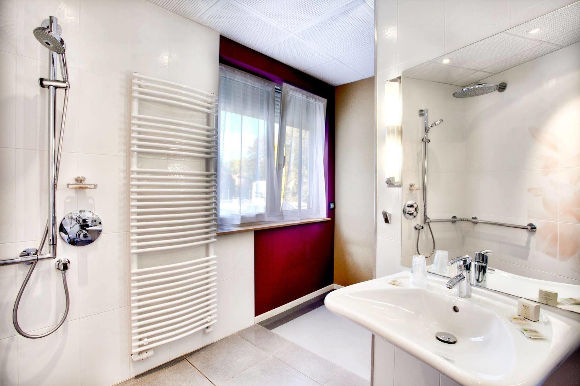 Logis Hotel & Restaurant Arcombelle ม็องตินี-เลอ-รัว ภายนอก รูปภาพ