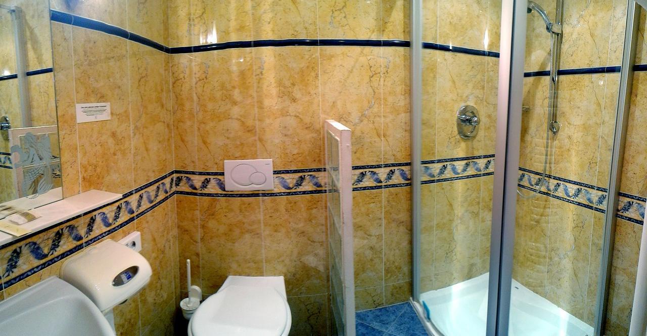 Logis Hotel & Restaurant Arcombelle ม็องตินี-เลอ-รัว ภายนอก รูปภาพ